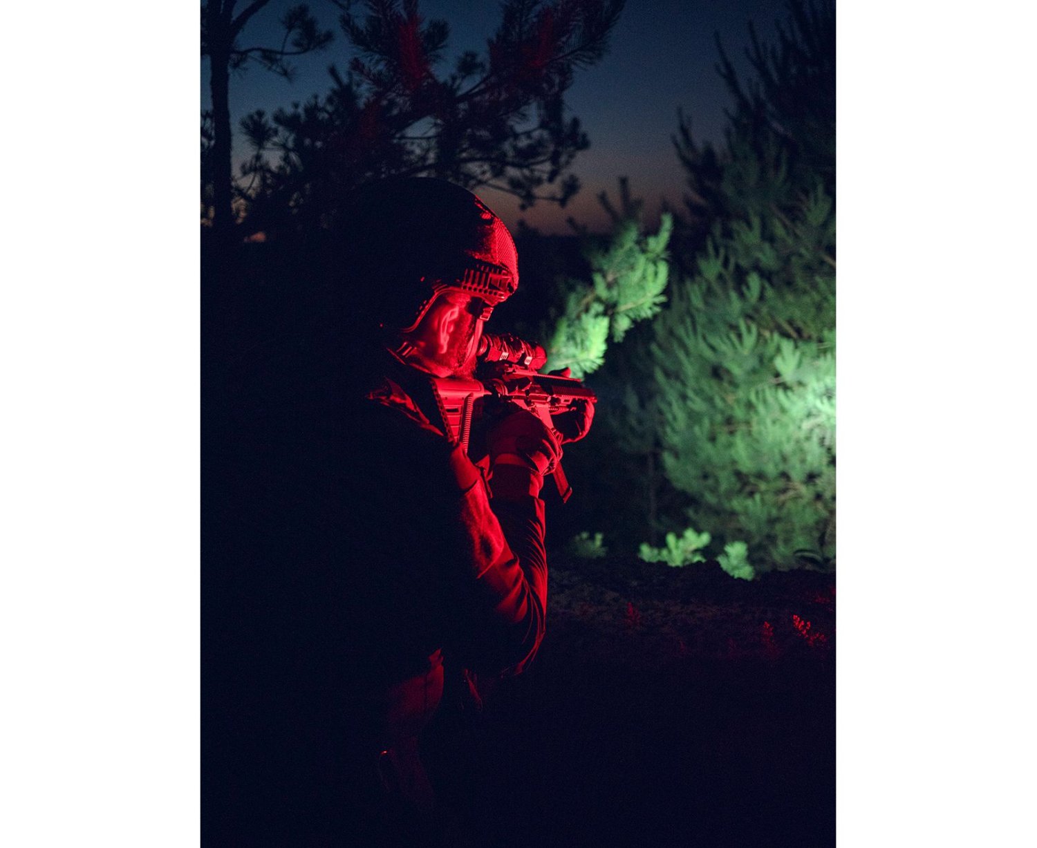 Armytek Dobermann Pro Magnet warm white - tactical LED flashlight